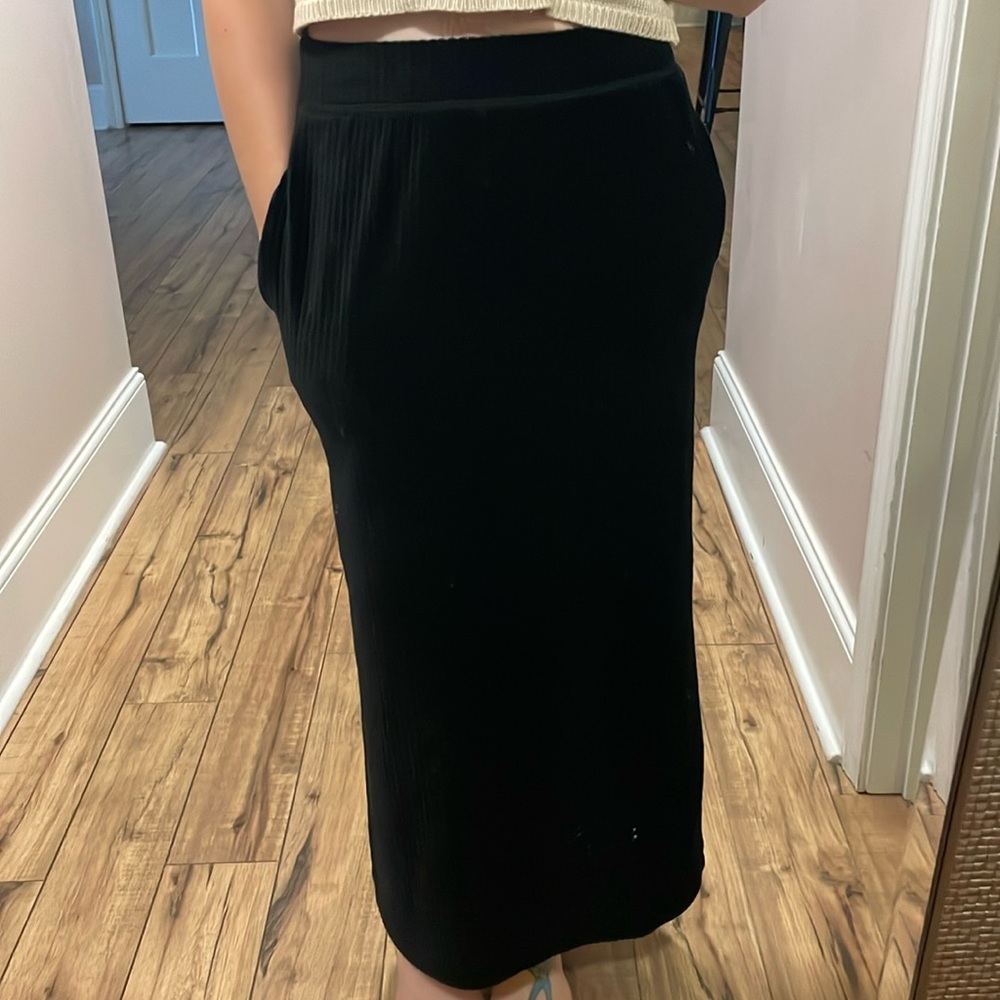 Long black skirt with pockets
